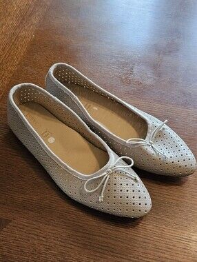 Emerald Label Taupe Perforated Flat Size 39